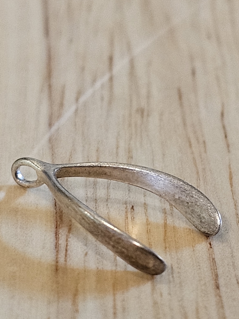 Tashi Wishbone Pendant Sterling Silver Brooch in Silver